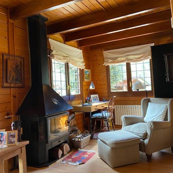 Casas de lectora: la casa de madera de 200 m2 inspirada en Suiza de Ana en Barcelona