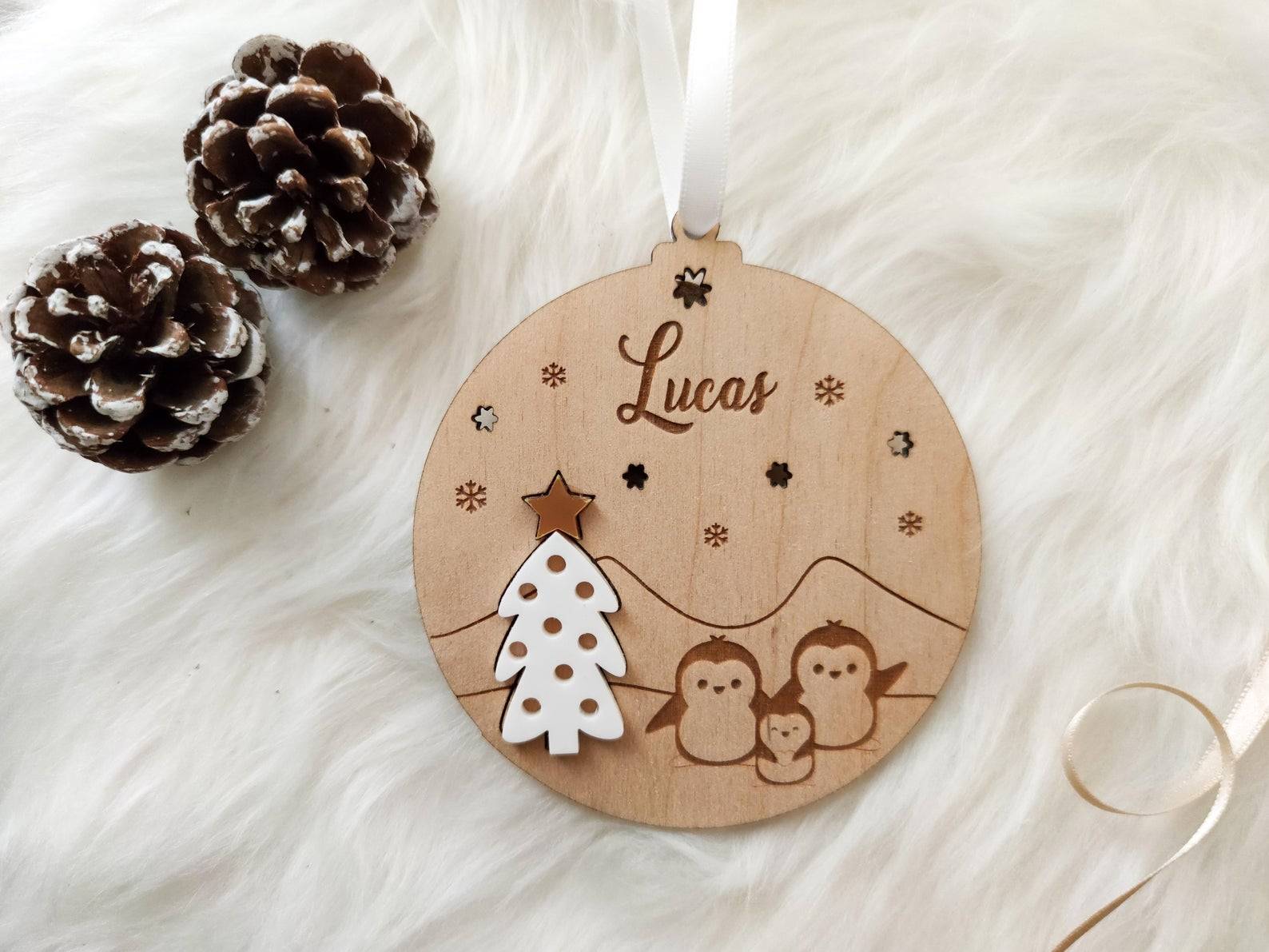 Bola de Navidad de madera personalizada con nombres y dibujos