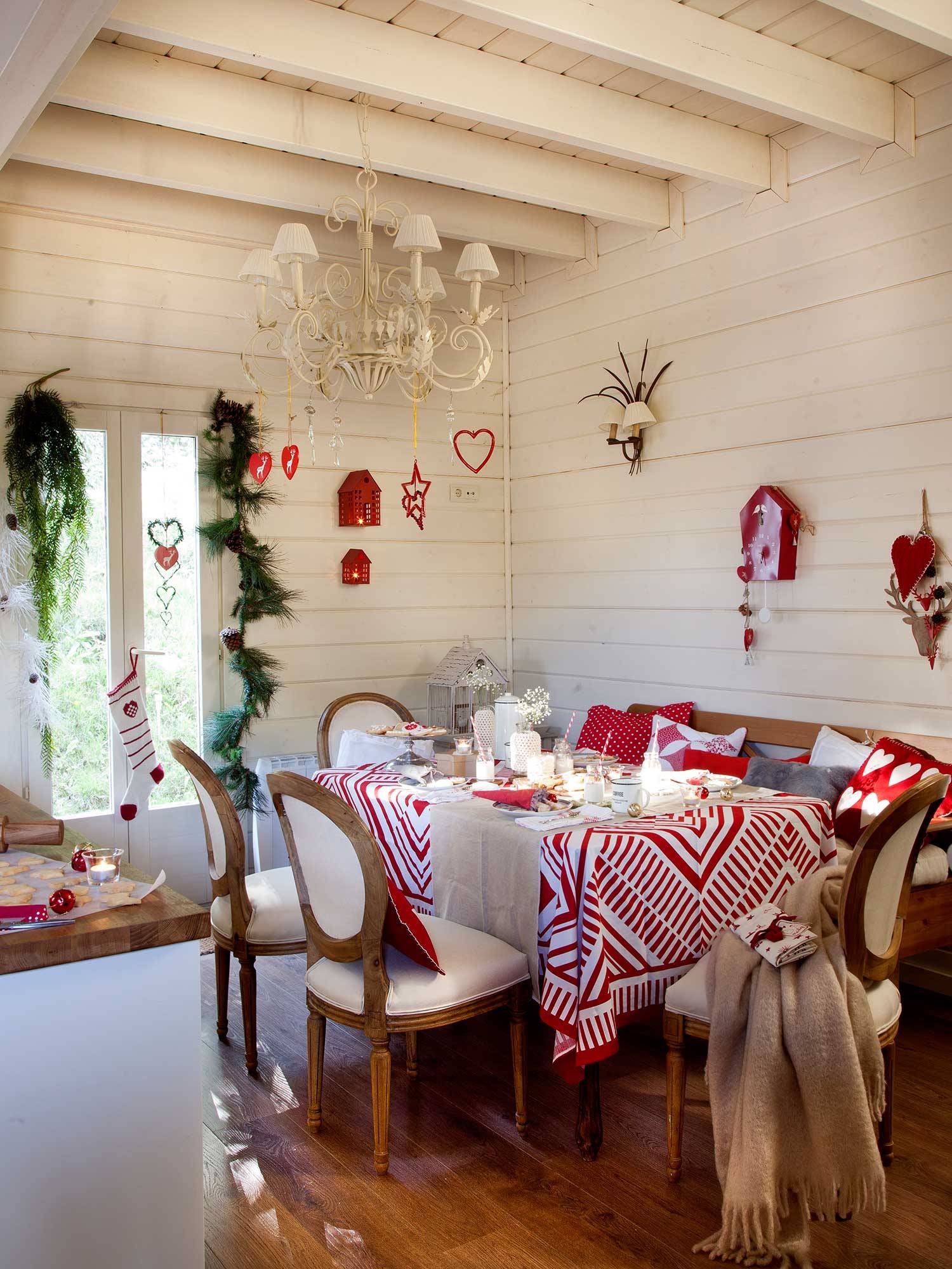 Comedor vestido de Navidad en blanco y rojo_00374320 O