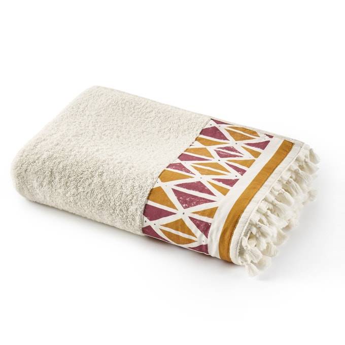 Una toalla con un diseño muy original y un acabado de flecos 