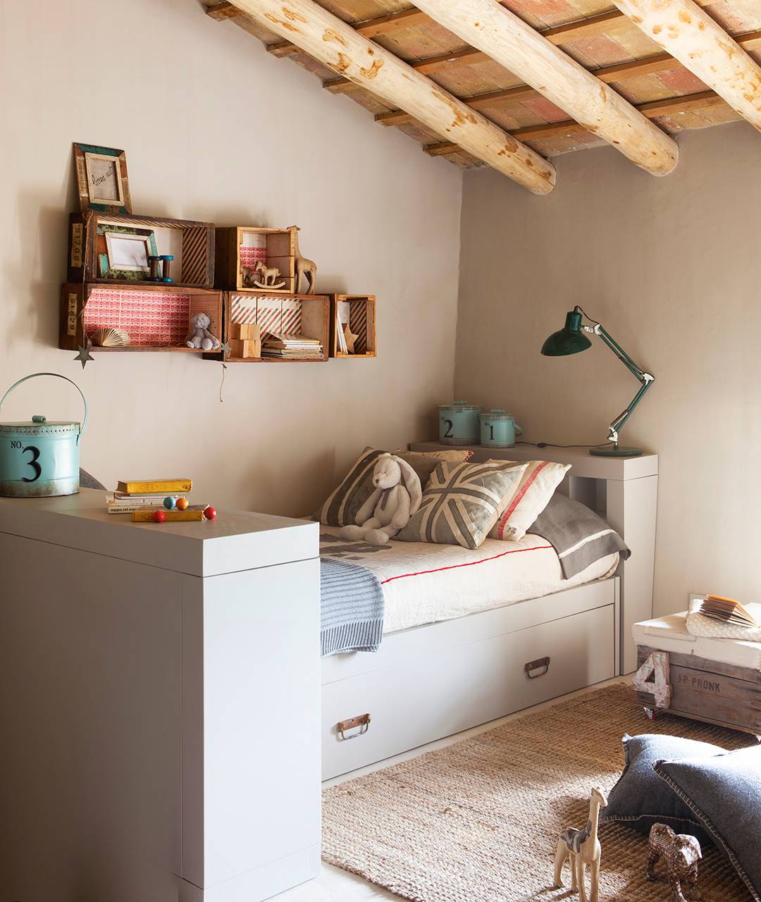 Dormitorio juvenil de niño con cama nido
