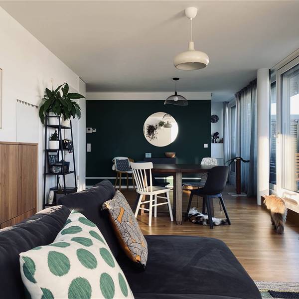 Casas de lectoras: el dúplex de 90 metros colorista y con muebles de Ikea de Raquel en Madrid 