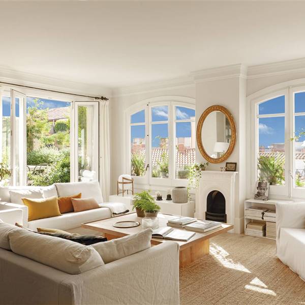 Un ático blanco con dos terrazas perfecto para convertirse en el hogar ideal y que la familia crezca