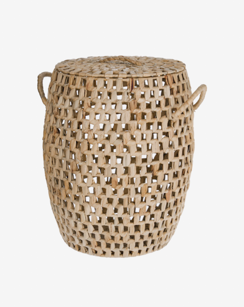 Una cesta de fibra natural ideal para almacenar 