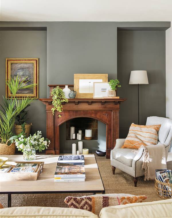 Un piso actualizado y más moderno gracias al color: ¿te atreverías con el verde musgo?