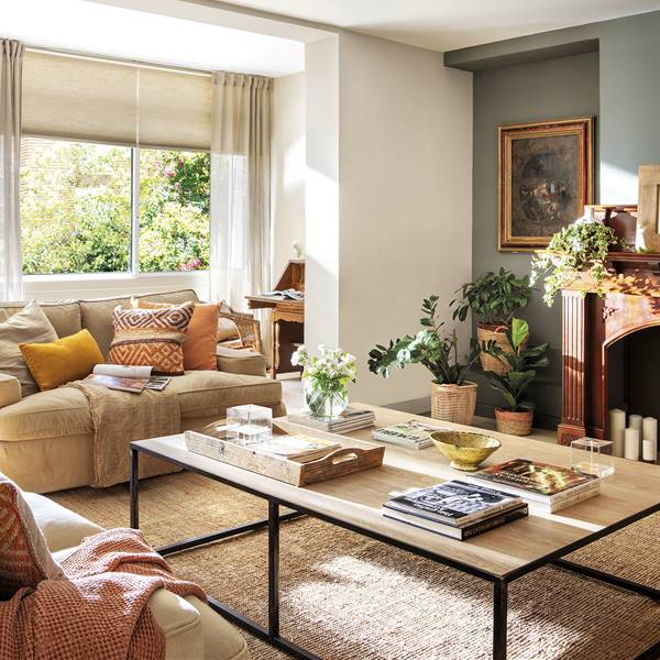 Un piso actualizado y más moderno gracias al color: ¿te atreverías con el verde musgo?