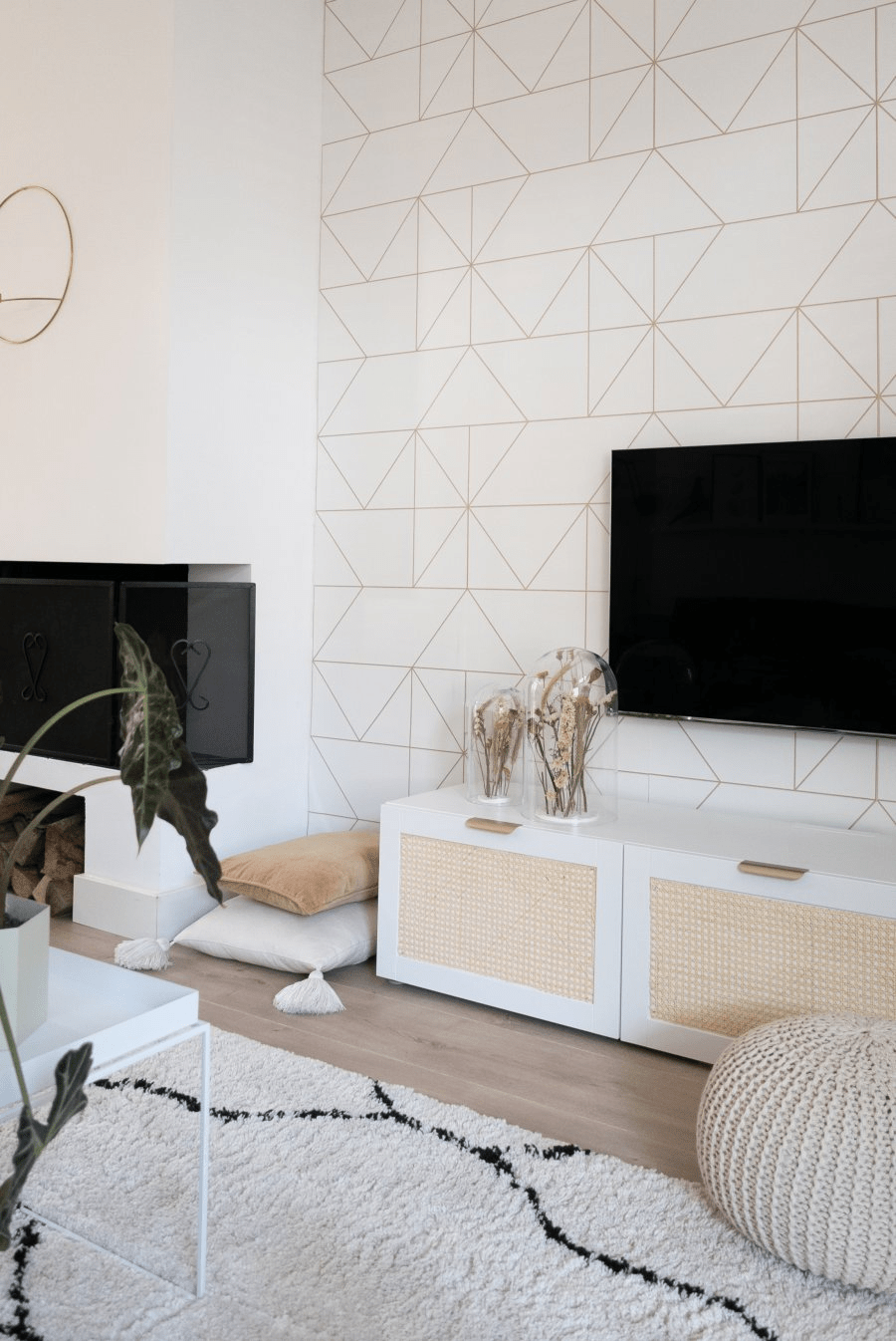 Hack del mueble de tv BESTÅ de IKEA con estilo cannage, vía Pinterest