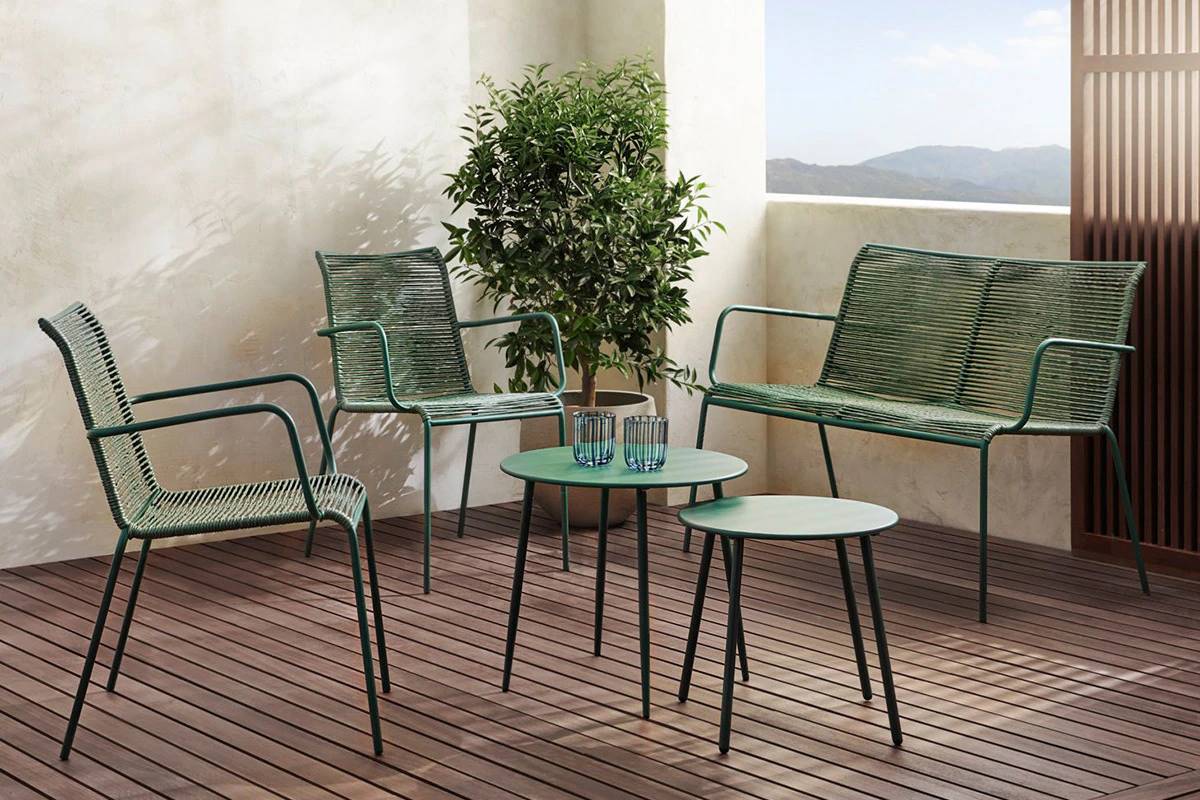 Conjunto de jardín Lisboa con mesas, banco y sillas metálicas de El Corte Inglés