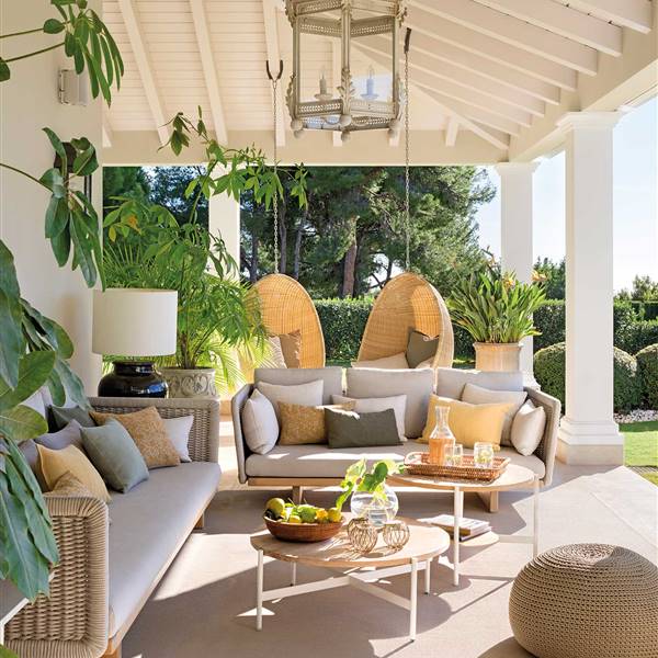 Estos son los 60 mejores porches y terrazas de El Mueble para pasar el verano relajado y en calma. ¿Cuál eliges?