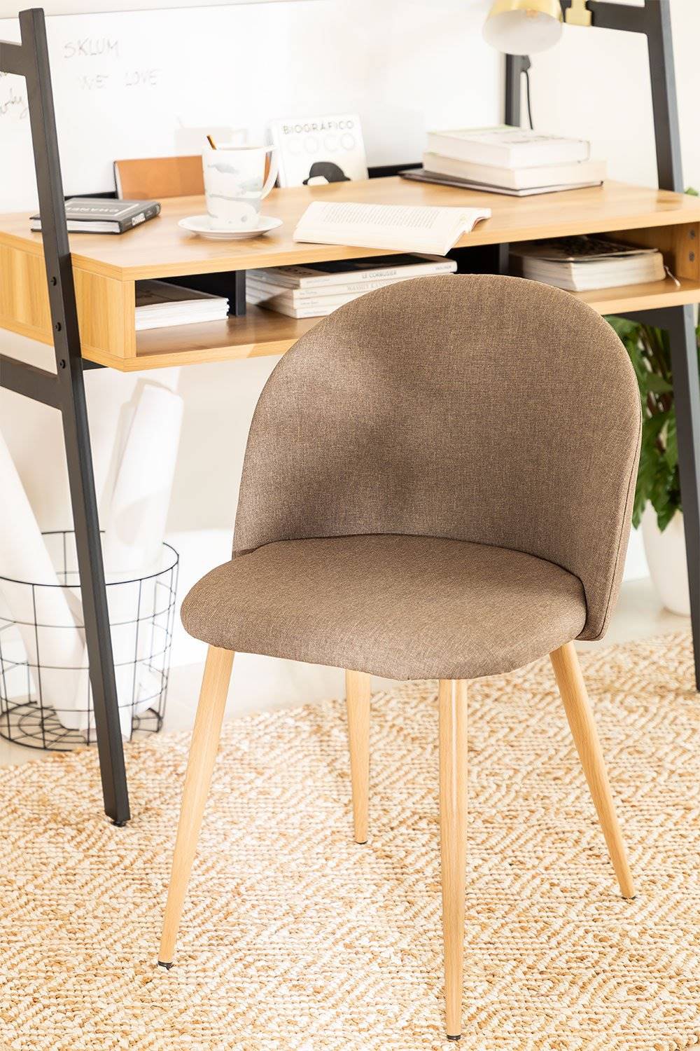 Silla de comedor con asiento tapizado en lino de color gris topo de Sklum