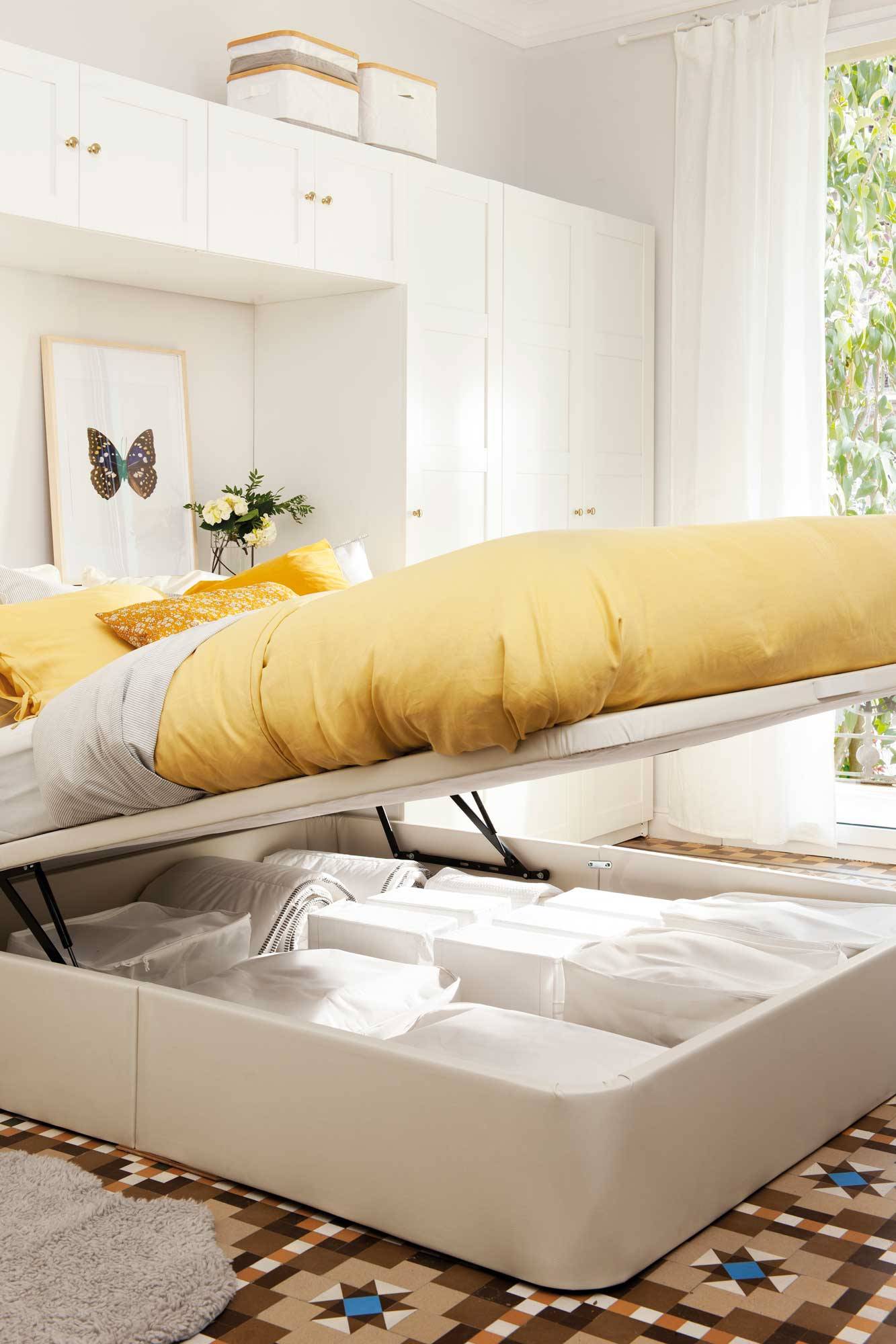 Dormitorio con cama con canapé abierto 00522408