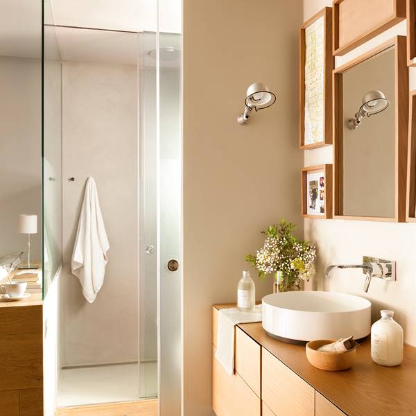 Baño moderno con cabina de ducha y sanitarios_ 00406257b