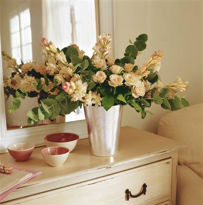 nardos-rosas-eucalipto-ramos-00145254