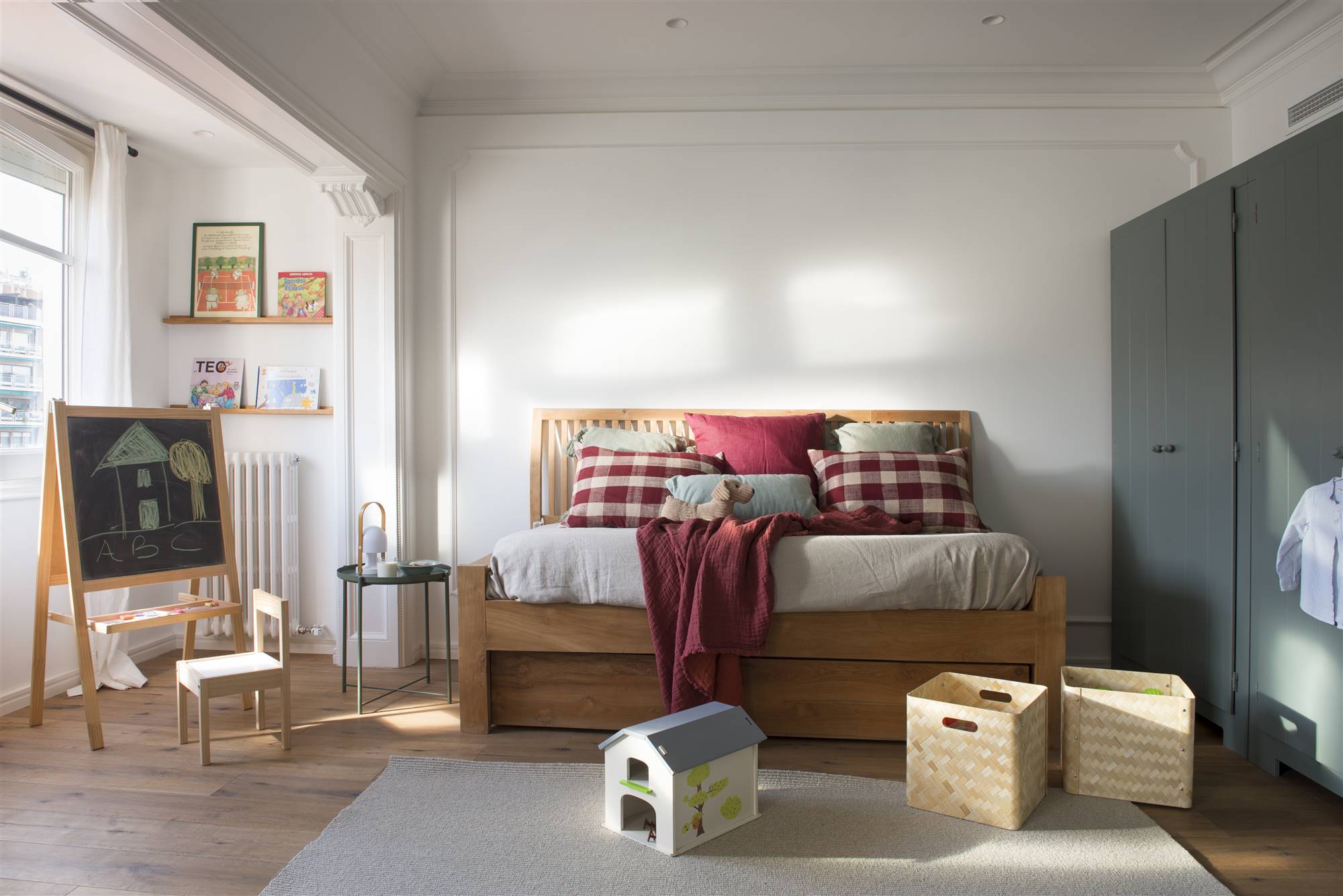 dormitorio infantil con cama de madera 00500543 O.jpg