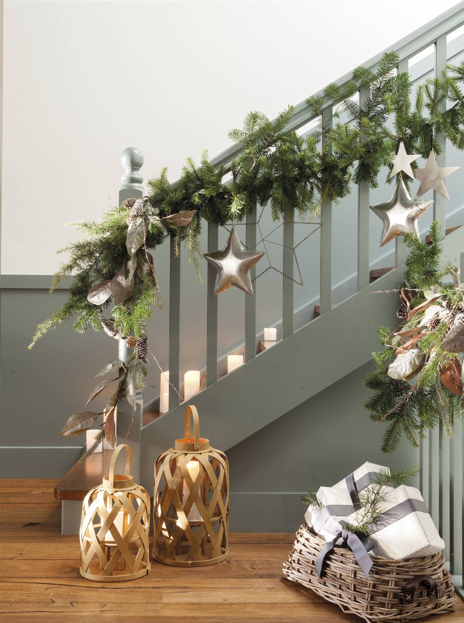 Escaleras decoradas por Navidad. 