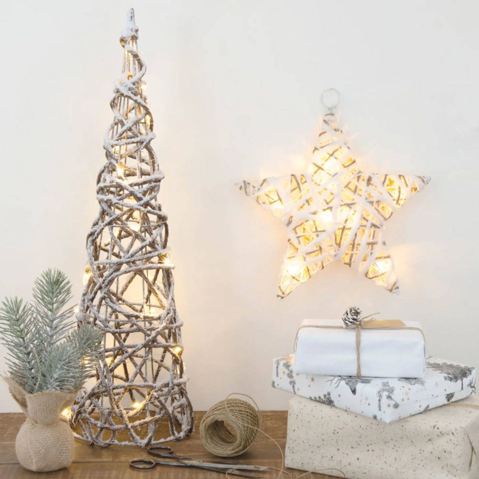 Decoración de Navidad en forma de árbol luminoso con LEDS de Maisons du Monde