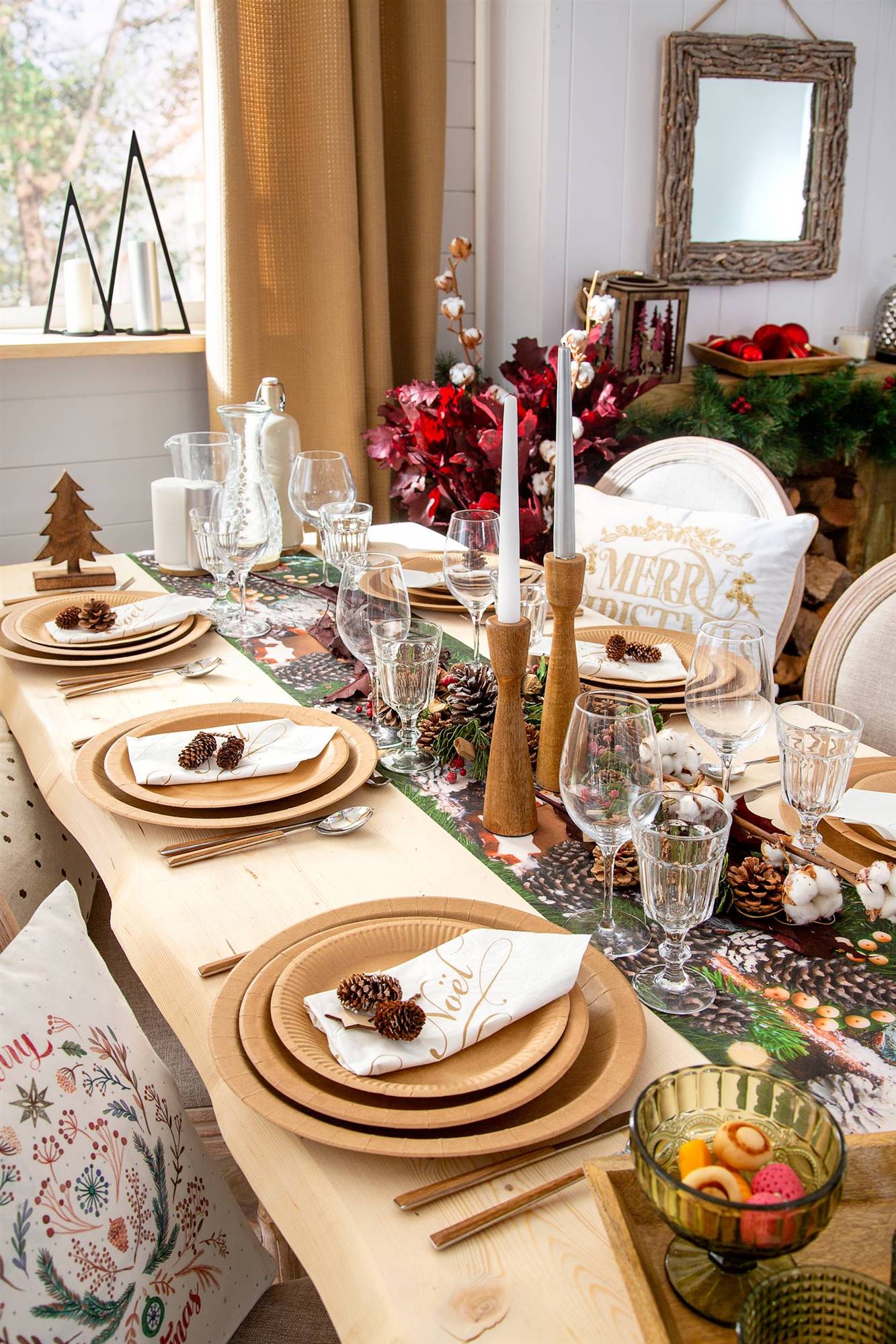 Mesa con decoración de Navidad de Leroy Merlin