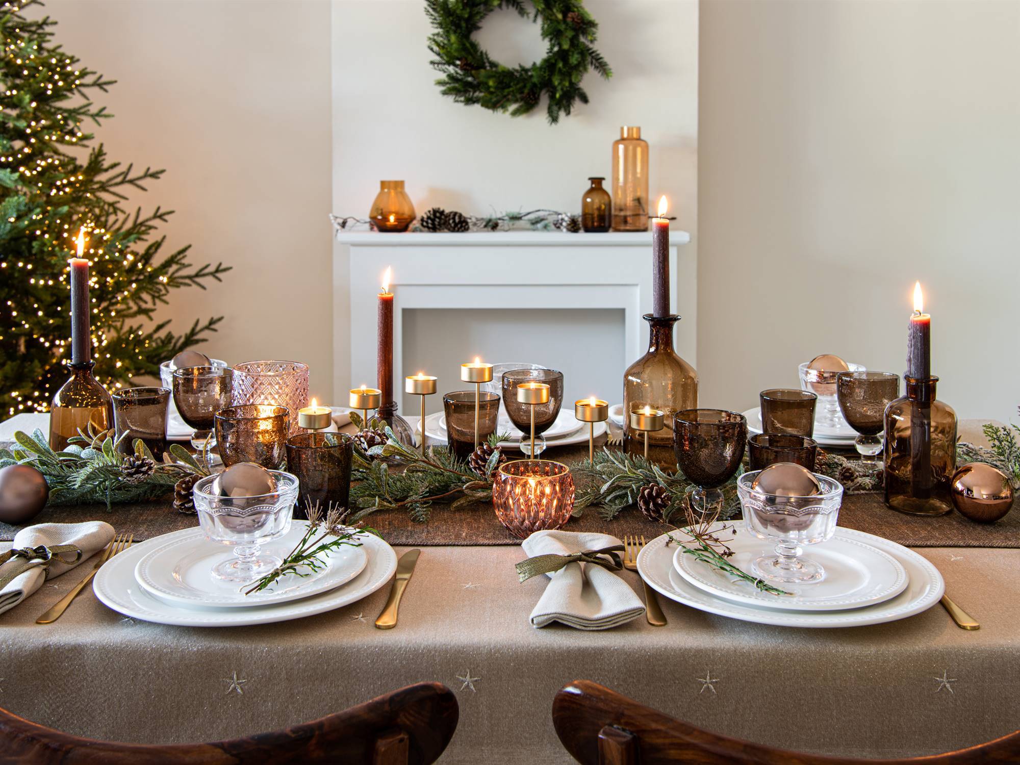 Mesa con decoración de Navidad de Maisons du Monde