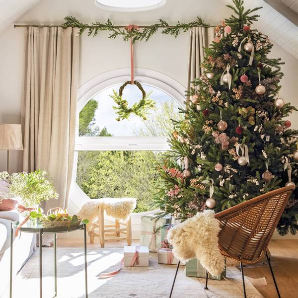 9 looks de árbol de Navidad de la revista El Mueble, ¿cuál te gusta más? 