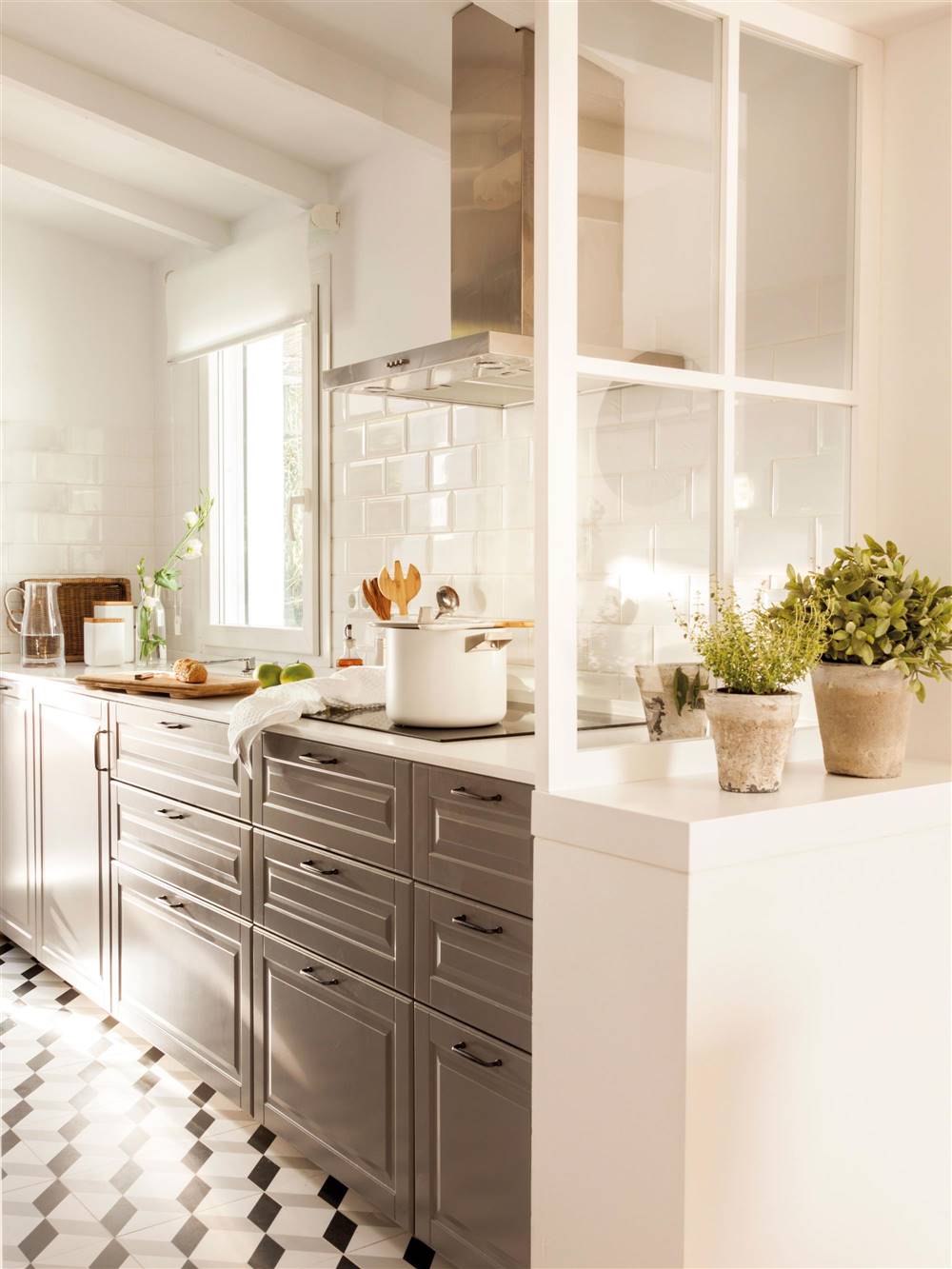 Cómo actualizar los azulejos y baldosas de la cocina y el baño.