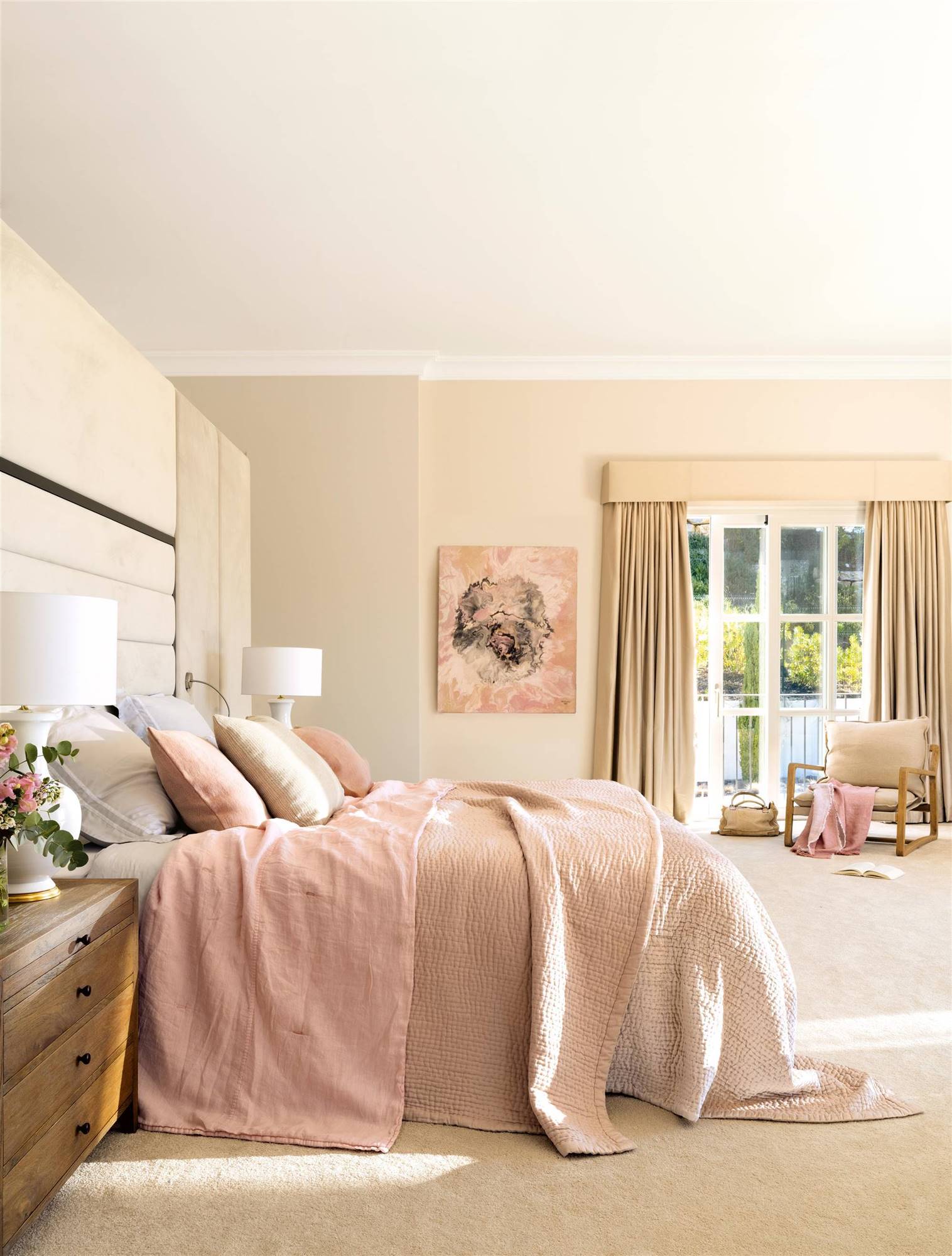 00534521 Dormitorio con ropa de cama en color rosa empolvado