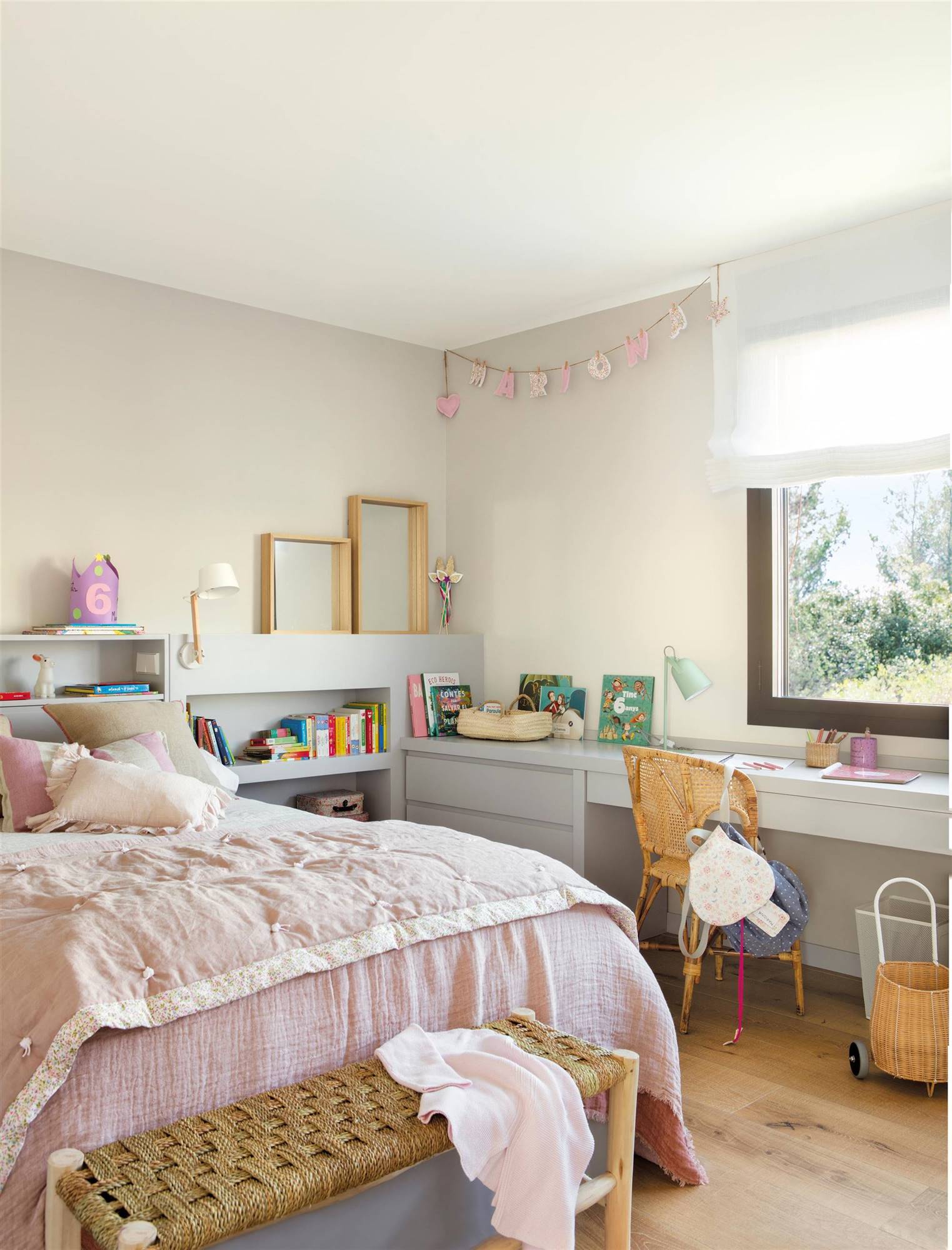 00535680 Dormitorio infantil con escritorio en paralelo a la cama