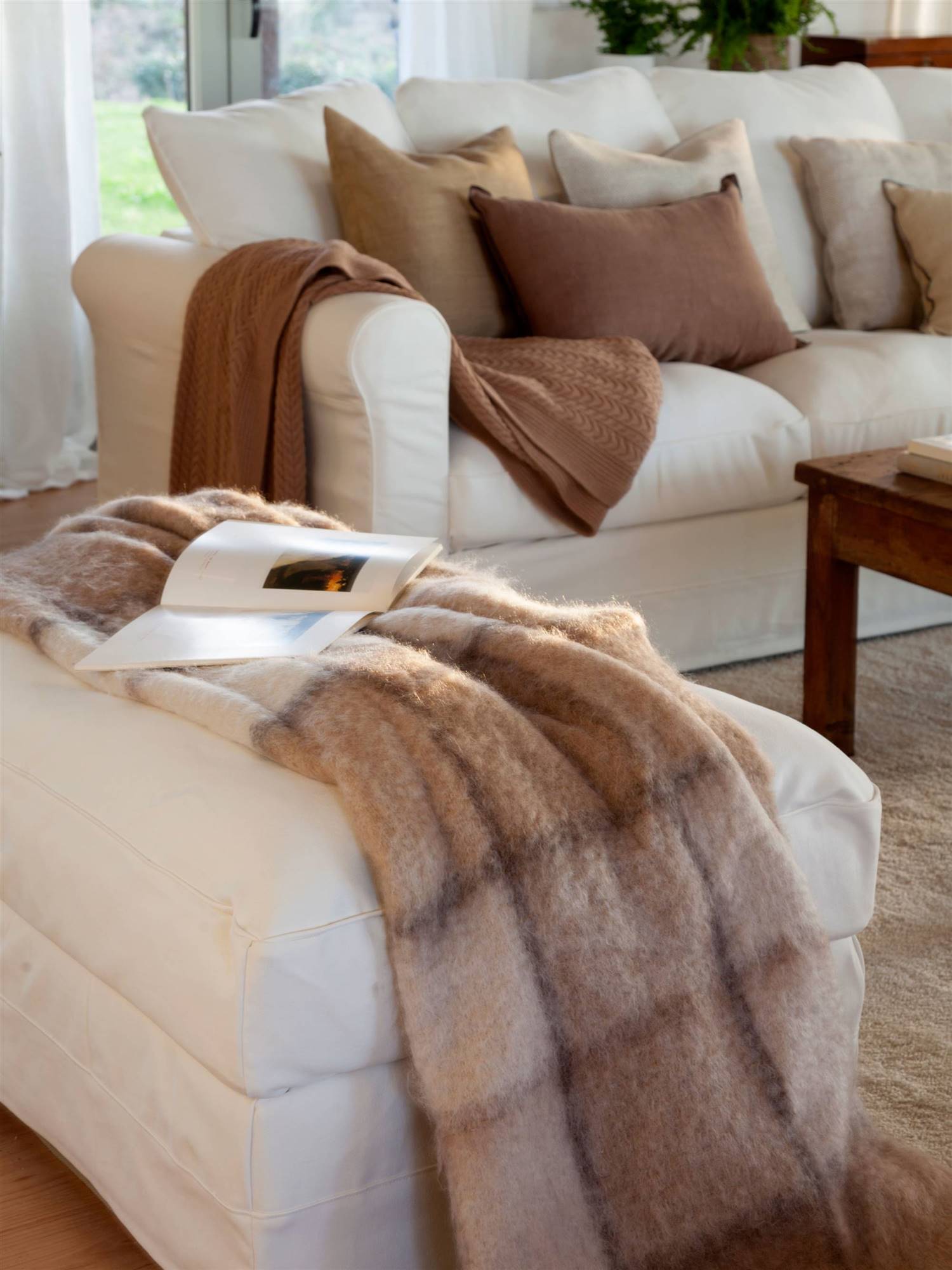 2. Una manta gustosa para arroparse en el sofá