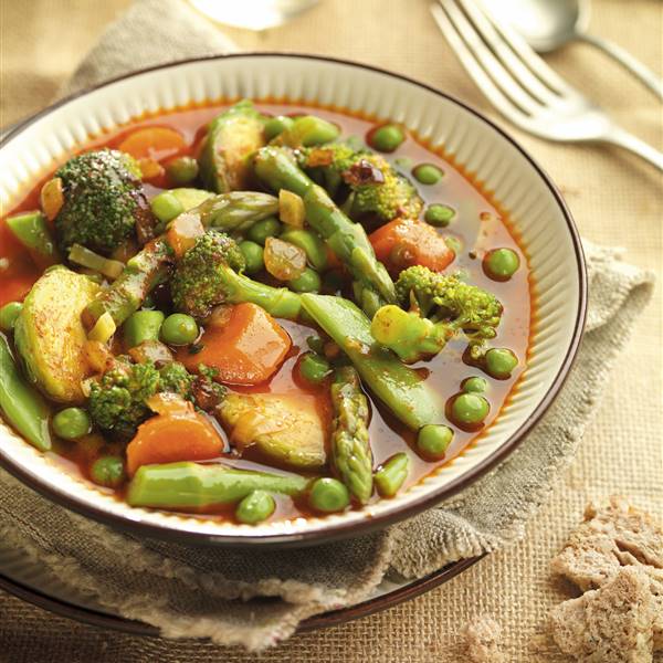 Menestra caldosa de verduras: la receta rica en nutrientes con la que empezar a cuidarse de cara al buen tiempo