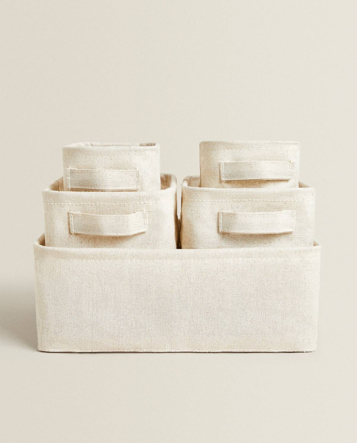 Unas cestas de algodón y lino. 