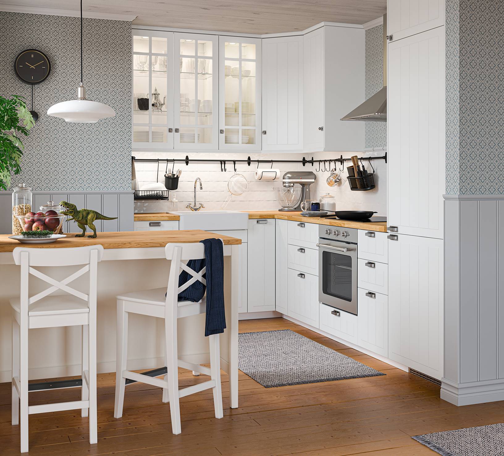 Mini cocina blanca y de madera del catálogo IKEA 2022