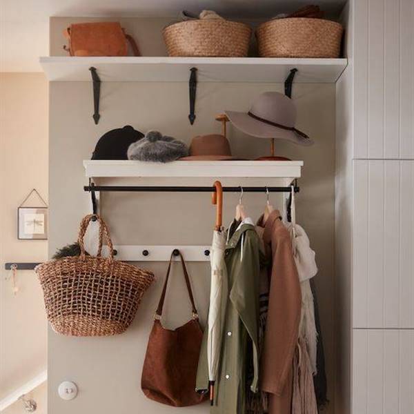 Ideas de decoración de pasillos modernos con estantes de IKEA vistas en Pinterest
