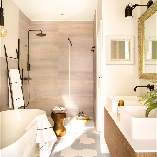 Cómo combinar azulejos en la zona de la ducha para que tu baño quede de revista