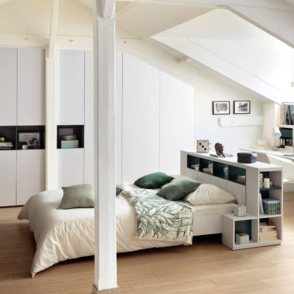 Una buhardilla de 65 m2 para vivir en familia que creció con la ayuda de muebles a medida y grandes ideas (con plano)