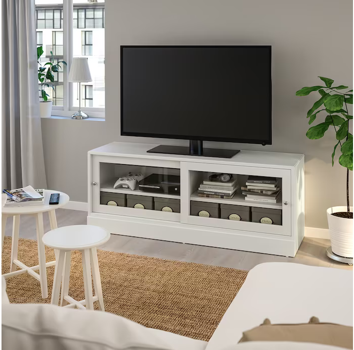 Salón pequen~o con mueble tv HAVSTA blanco de IKEA.