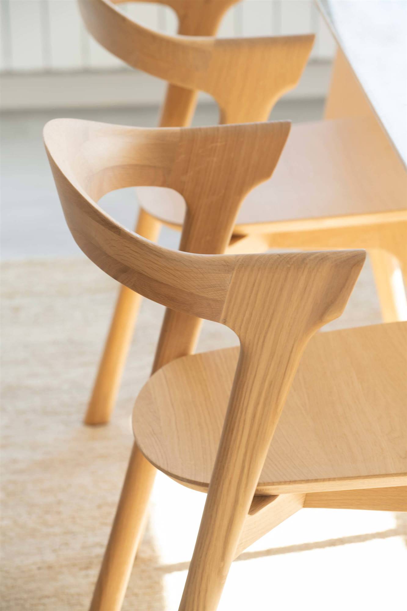 sillas-de-madera-de-formas-redondeadas-00545078_O.jpg