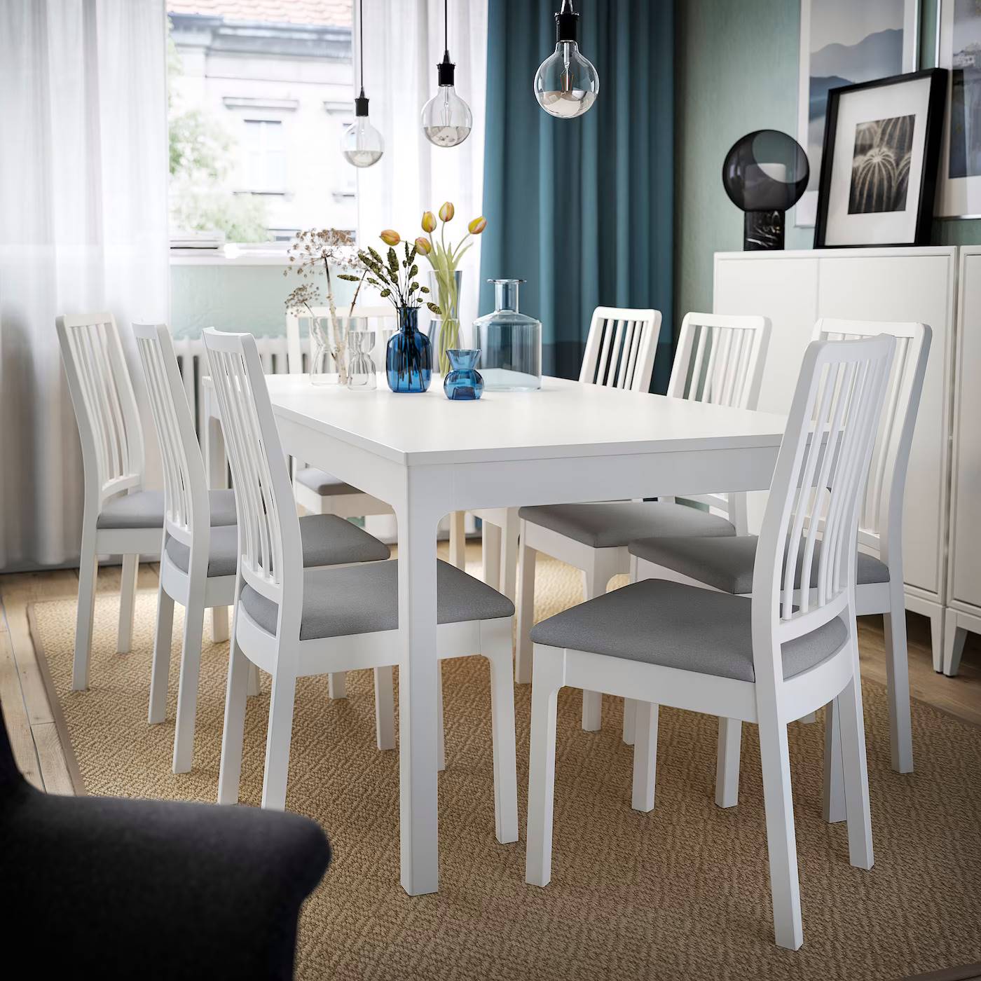 Mesa de comedor extensible blanca EKEDALEN de IKEA. 
