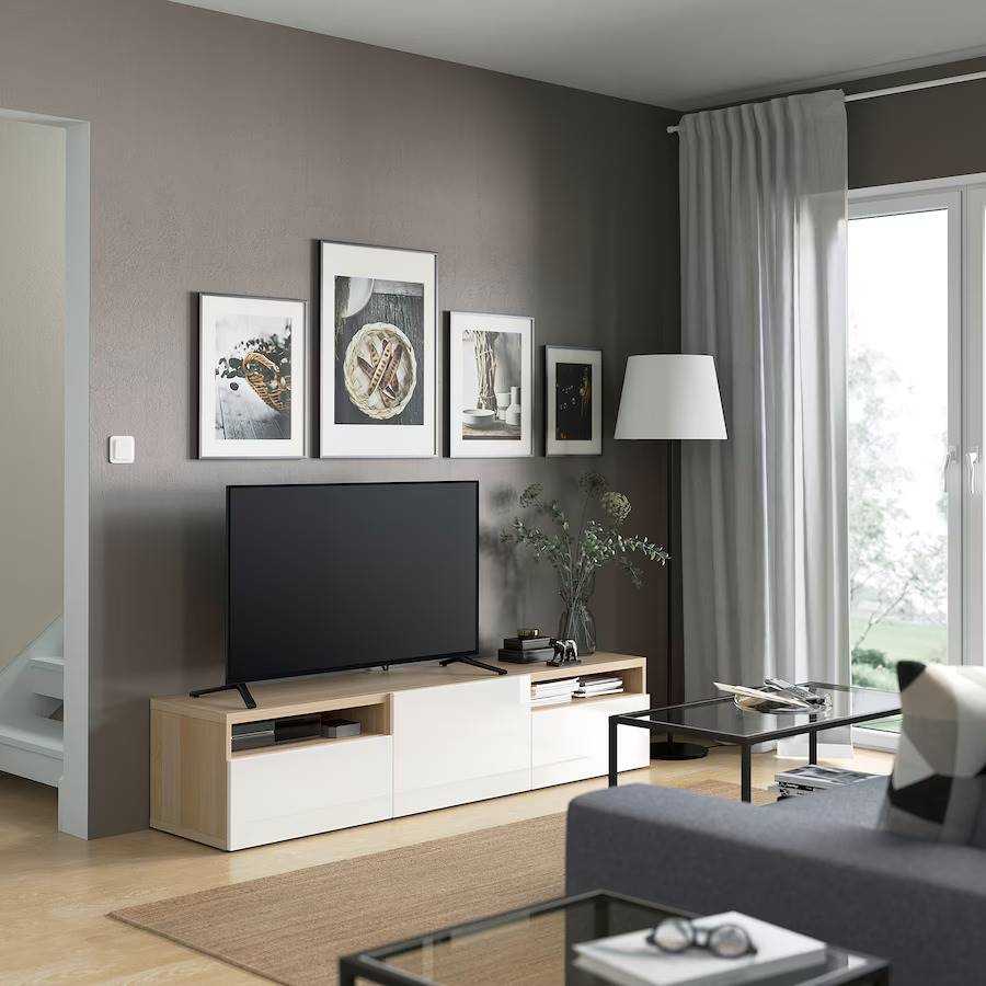 Cómo decorar un salón de IKEA por 1000 euros. Mueble de tv Bestå. 