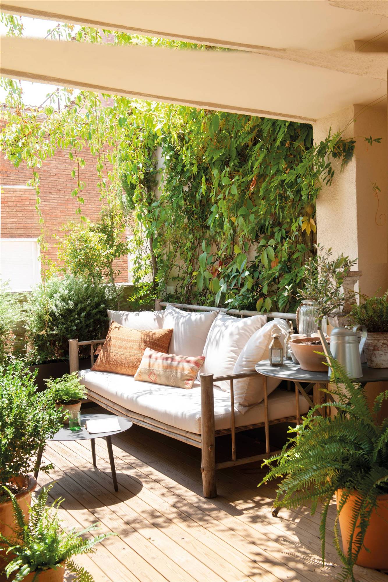 Ideas para renovar la terraza sin obras: haz un jardín vertical.