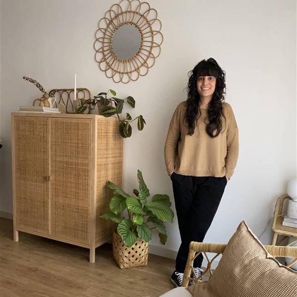 El piso de 85 m2 lleno de fibras, percheros y plantas de Cristina, la embajadora de IKEA @cristinasalan
