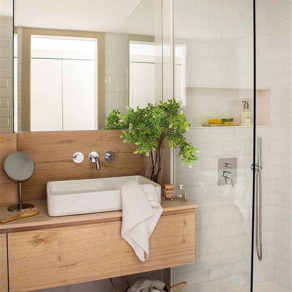 40 baños pequeños y modernos que lo tienen todo: son cómodos, funcionales y sobrados de estilo