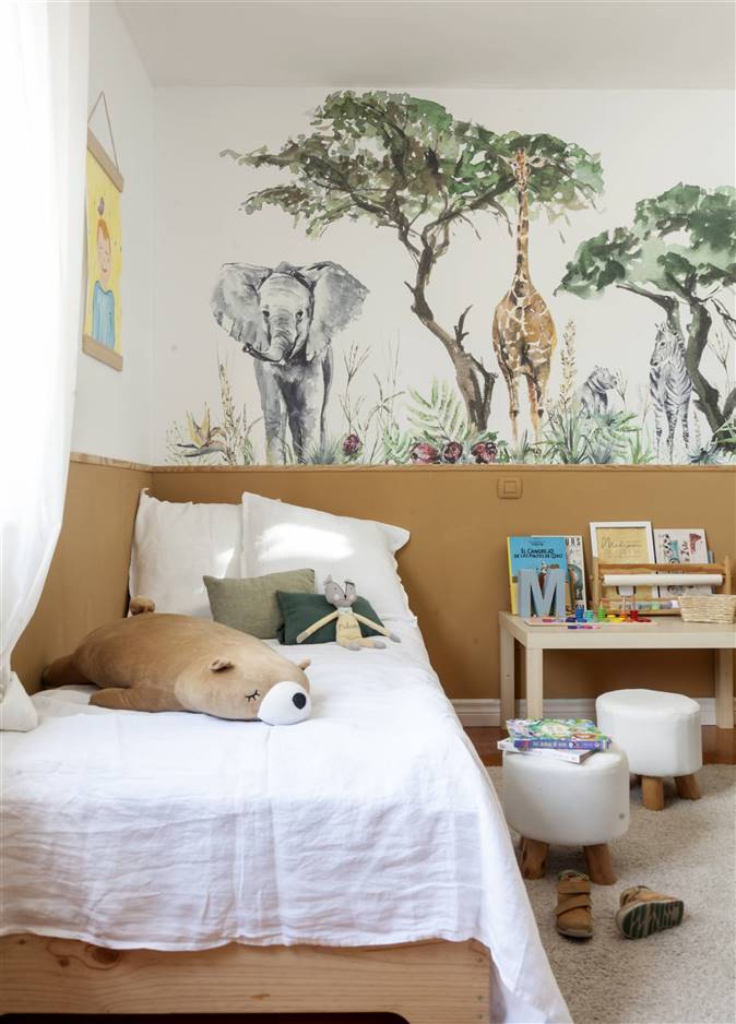 dormitorio infantil con mural con animales 00540717 O