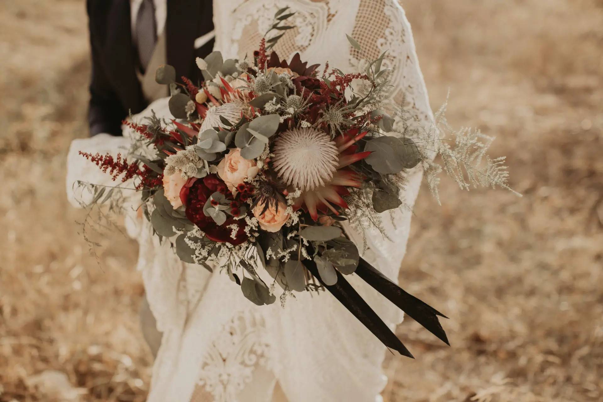 Ideas de ramos de novia con flores con colores otoñales. 