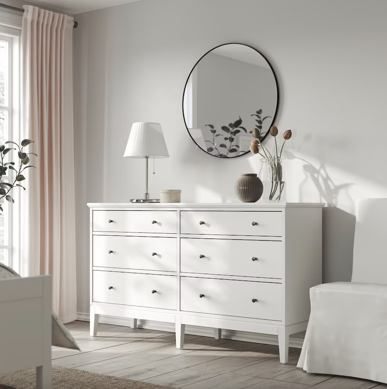 Ideas con muebles blancos de IKEA: cómoda blanca IDANÄS. 