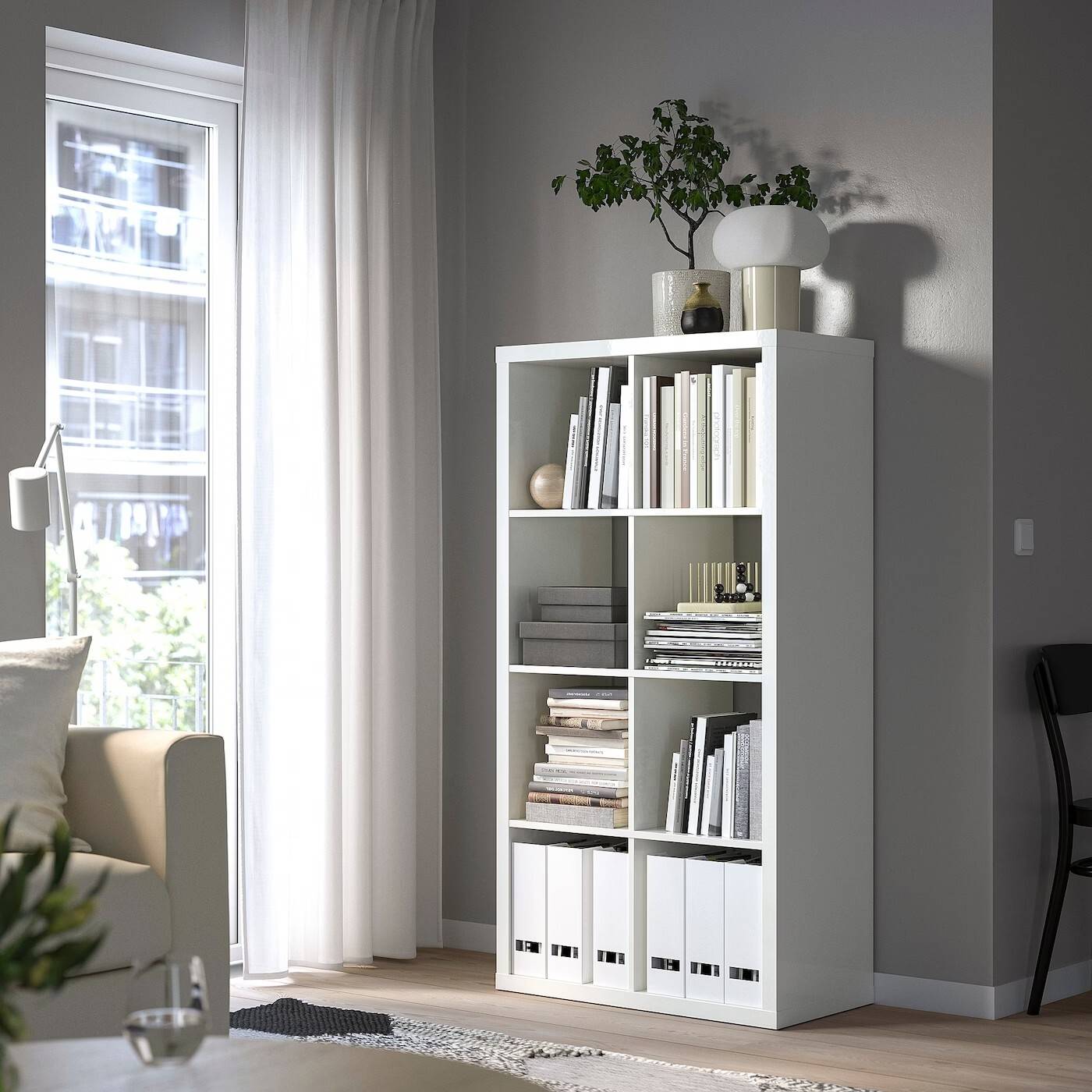 Ideas con muebles blancos de IKEA: estantería KALLAX. 
