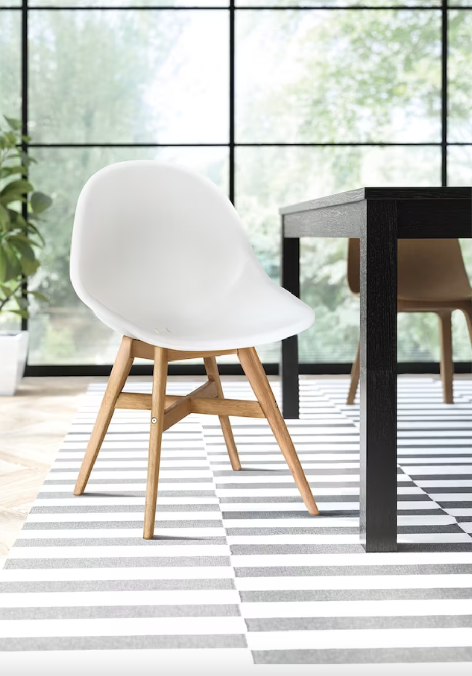 Muebles blancos de IKEA: silla FANBYN. 