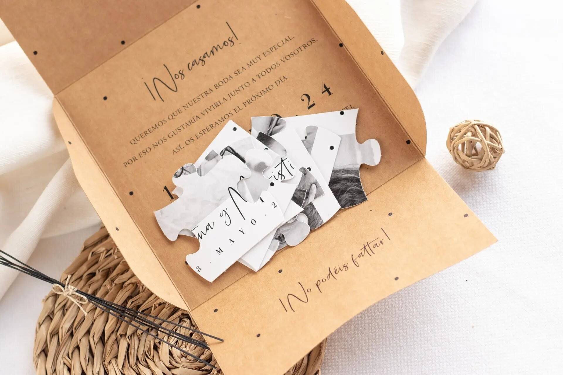 Invitación de boda original en formato puzzle. 