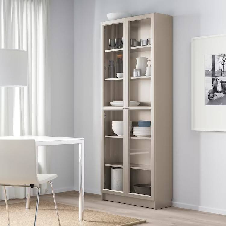 Muebles de salón modernos: una vitrina de IKEA. 