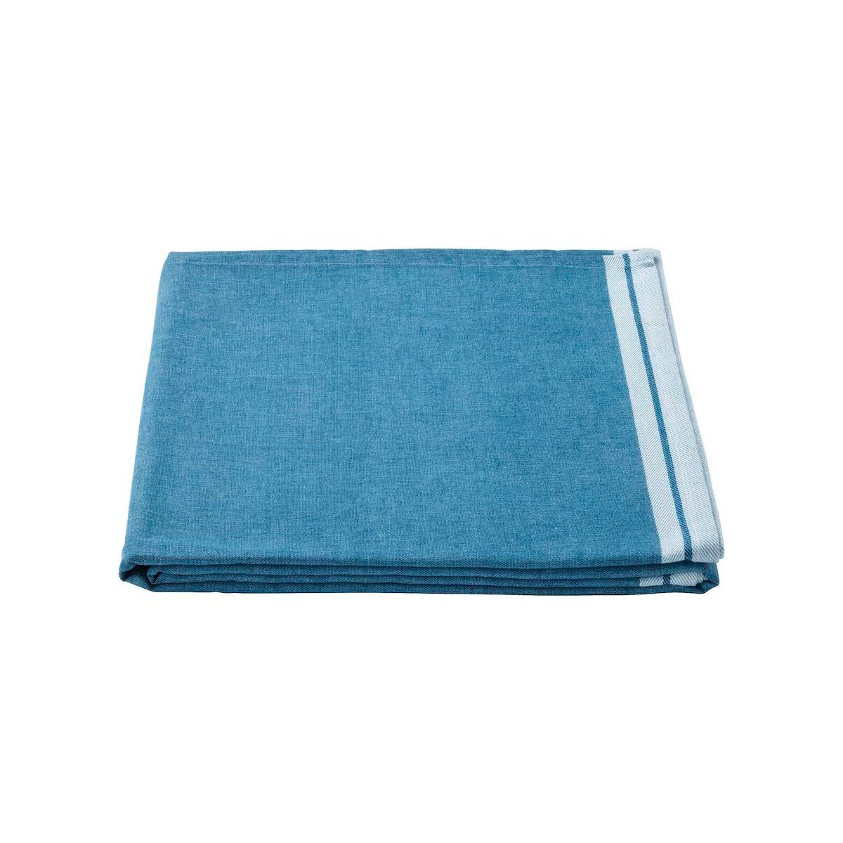Accesorios de exterior: mantel de color azul de Ikea. 