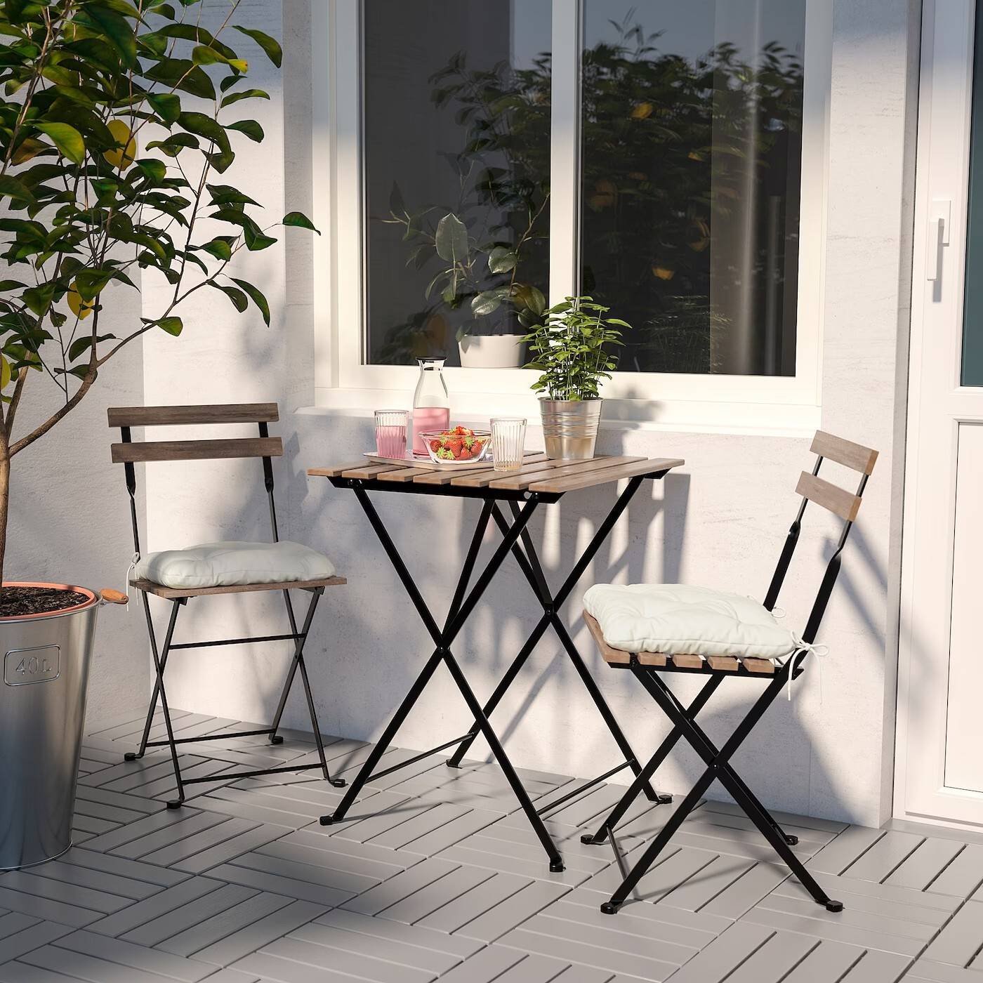 Mesa con dos sillas plegables TÄRNÖ de IKEA