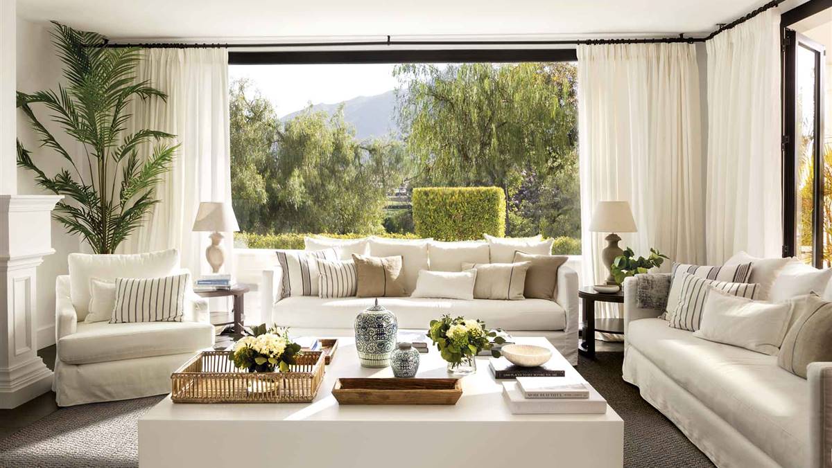 Elegancia y encanto: esta casa en Marbella tiene luz, piscina y una decoración en blanco que querrás copiar